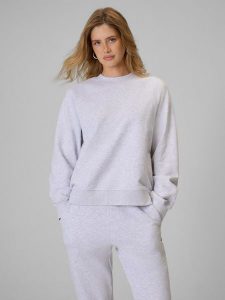 4F Bluza dresowa loose bez kaptura damska - szara S. Szare bluzy 4f, l, bez wzorów, z bawełny, bez kaptura. Za 129,99 zł.
