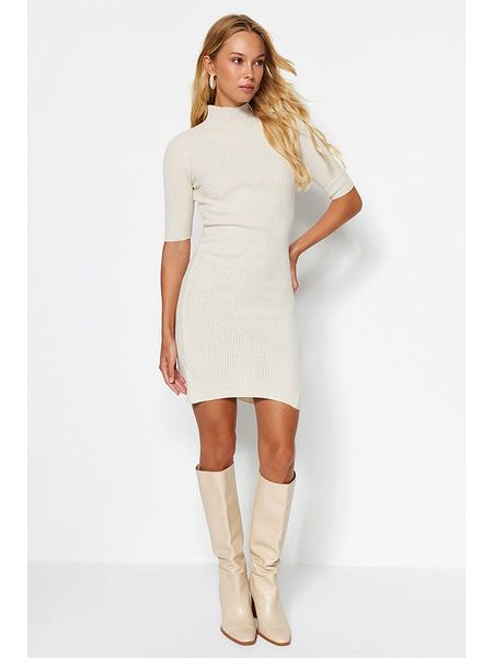 Trendyol Sukienka w kolorze kremowym rozmiar: L. Brązowe sukienki Trendyol, l, bez wzorów, prążkowane, bez kołnierzyka, bez ramiączek, mini. Za 69,58 zł.