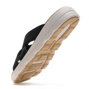 Sandały damskie Cassie. Czarne buty trekkingowe Regatta, bez zapięcia. Za 299,99 zł.