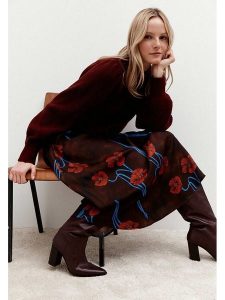 More & More Spódnica w kolorze czerwono-brązowym rozmiar: 46. Brązowe spódnice More & More, na imprezę, s, bez wzorów, z wiskozy, klasyczne, midi. Za 179,22 zł.