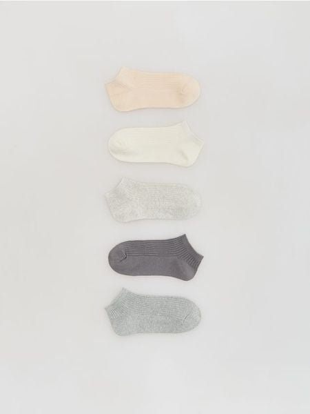 Krótkie skarpetki 5 pack - ciemnoszary. Szare skarpetki Reserved, bez wzorów. Za 49,99 zł.