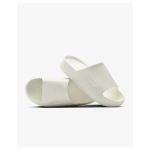 Klapki damskie Nike Calm. Białe klapki Nike, bez wzorów, bez obcasa. Za 182,99 zł.