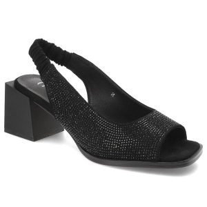 Czarne Sandały Goe Eleganckie Obuwie Damskie. Czarne sandały Goe, bez wzorów, bez obcasa, na obcasie, bez zapięcia. Za 379,00 zł.
