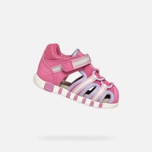 Sandały GEOX B SANDAL IUPIDOO GIR Rose. Czerwone sandały Geox, bez wzorów, z syntetyku, bez obcasa, bez zapięcia. Za 194,99 zł.