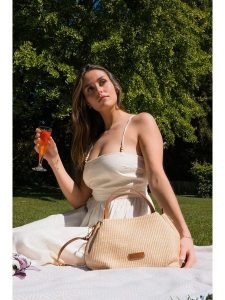 Victor & Hugo Paris Torebka "Tahiti" w kolorze beżowo-brązowym - 25 x 15 x 20 cm rozmiar: onesize. Brązowe torebki klasyczne Victor & Hugo Paris, bez wzorów, z materiału, przez ramię, bez dodatków. Za 369,99 zł.