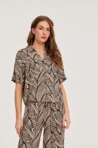 Wiskozowa koszula brązowa. Brązowe koszule MOODO, bez wzorów, z wiskozy, bez kołnierzyka, bez ramiączek. Za 99,99 zł.