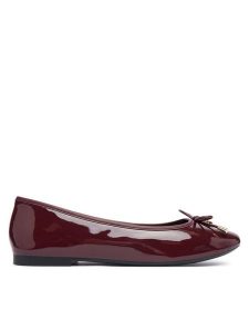 Tommy Hilfiger Baleriny Th Charm Patent Ballerina FW0FW09481 Bordowy. Czerwone balerinki TOMMY HILFIGER, bez wzorów, z lakierowanej skóry, bez obcasa, bez zapięcia. Za 409,99 zł.