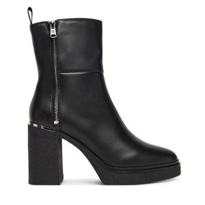 Botki DKNY. Czarne botki DKNY, bez wzorów, bez obcasa, na słupku, bez zapięcia. Za 559,99 zł.