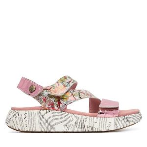 Sandały Laura Vita. Czerwone sandały LAURA VITA, bez wzorów, bez obcasa, na płaskiej podeszwie, bez zapięcia. Za 429,99 zł.