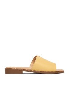 Lasocki Klapki CEO-RST-KM215-01 Żółty. Żółte klapki Lasocki, bez wzorów, ze skóry, bez obcasa. Za 139,99 zł.