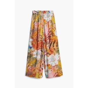 Spodnie damskie Desigual Nasau. Spodnie dresowe Desigual, bez wzorów. W wyprzedaży za 254,05 zł.