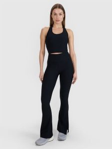4F Legginsy z rozszerzanymi nogawkami damskie 4F x Anna Lewandowska - czarne S. Czarne legginsy 4f, bez wzorów, z dzianiny, z podwyższonym stanem. Za 99,99 zł.