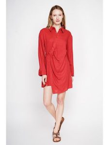 ASSUILI Lniana sukienka w kolorze czerwonym rozmiar: 38. Czerwone sukienki Assuili, na co dzień, bez wzorów, ze lnu, bez kołnierzyka, bez ramiączek, mini, proste. Za 130,99 zł.