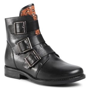 Botki Lasocki. Czarne botki Lasocki, bez wzorów, bez obcasa, na płaskiej podeszwie, bez zapięcia. Za 120,99 zł.