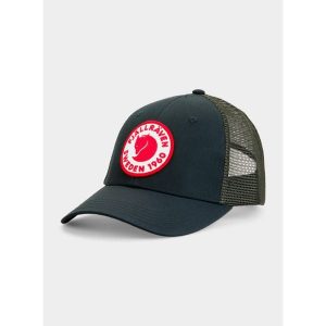 Czapka truckerka Fjallraven 1960 Logo Langtradarkeps. Czerwone czapki Fjällräven, bez wzorów, sportowe. Za 129,99 zł.