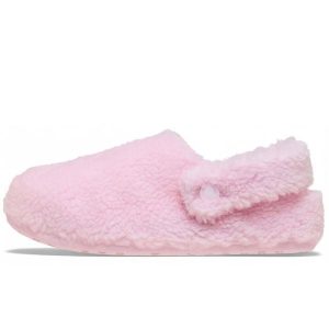 Klapki Crocs Classic Cozzzy Slipper Dorośli. Czerwone klapki Crocs, bez wzorów, z futra, bez obcasa. Za 293,99 zł.