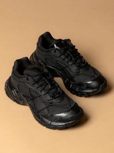 Puma Sneakersy "Velophasis" w kolorze czarnym rozmiar: 38,5. Czarne trampki Puma, bez wzorów, bez zapięcia. Za 257,31 zł.