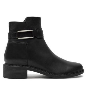 Botki Clarks. Czarne botki Clarks, bez wzorów, bez obcasa, na płaskiej podeszwie, bez zapięcia. Za 419,99 zł.