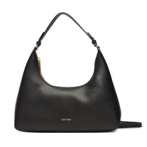 Torebka Calvin Klein. Czarne torebki klasyczne Calvin Klein, bez wzorów, bez dodatków. Za 339,99 zł.