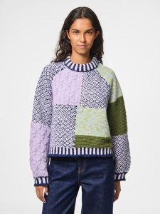 Pieces Sweter w kolorze fioletowym rozmiar: XL. Różowe swetry oversize Pieces, xl, bez wzorów, bez ramiączek. Za 144,58 zł.