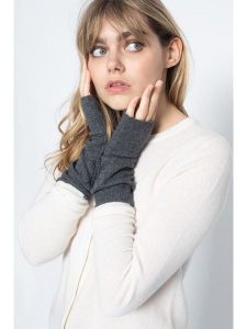 Perfect Cashmere Kaszmirowe mitenki "Jesse" w kolorze antracytowym rozmiar: onesize. Czarne rękawiczki Perfect Cashmere, bez wzorów, z kaszmiru. Za 140,20 zł.