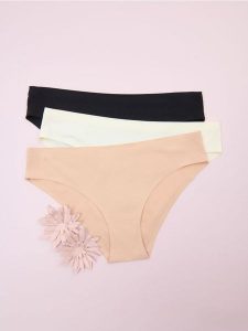 Majtki figi 3 pack - wielobarwny. Figi Sinsay, bez wzorów, z materiału. Za 25,99 zł.