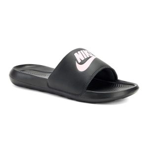 Klapki damskie Nike Victori One Slide. Czarne klapki Nike, bez wzorów, bez obcasa. Za 149,99 zł.