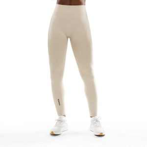 Damskie bezszwowe legginsy sportowe Fitness Siroko Fearless. Brązowe legginsy SIROKO, bez wzorów, z materiału. Za 127,00 zł.