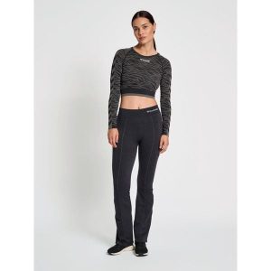 Damski crop top Hummel MT Saga. Czarne topy Hummel, l, bez wzorów, sportowe, bez kołnierzyka, bez ramiączek. Za 167,00 zł.