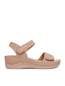 Go Soft Sandały CEO-W23206 Różowy. Czerwone sandały Go Soft, bez wzorów, ze skóry, bez obcasa, na koturnie, bez zapięcia. Za 119,99 zł.