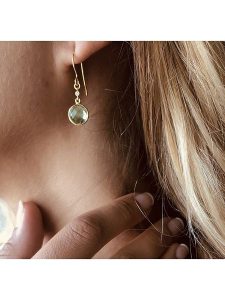 Les Petites Précieuses Pozłacane kolczyki z ametystem rozmiar: onesize. Żółte kolczyki Les Petites Précieuses, z ametystem, pozłacane. Za 130,99 zł.