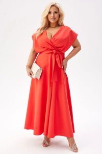 Elegancka sukienka Flavia na wesele - zmysłowy blask papai PLUS SIZE XXL. Sukienki Moda Size Plus Iwanek, na imprezę, plus size, bez wzorów, z elastanu, eleganckie, bez kołnierzyka, plus size, bez ramiączek, mini, kopertowe. Za 429,90 zł.