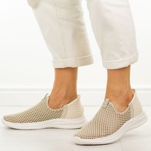 Beżowe sportowe buty damskie Vinceza 13653. Brązowe buty sportowe VINCEZA, na lato, bez wzorów, z dresówki, bez zapięcia, trekkingowe. W wyprzedaży za 122,32 zł.