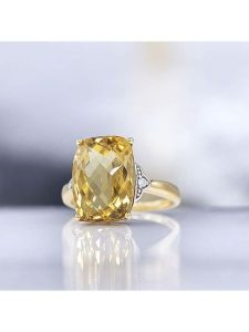 DIAMOND & CO Złoty pierścionek "Green Hill" z diamentami i kwarcem rozmiar: 58. Żółte pierścionki Diamond & Co, z diamentem, złote. Za 1 540,45 zł.