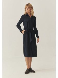 TATUUM Sukienka w kolorze granatowym rozmiar: 38. Niebieskie sukienki Tatuum, na co dzień, bez wzorów, z tkaniny, bez kołnierzyka, bez ramiączek, midi, proste. Za 223,95 zł.