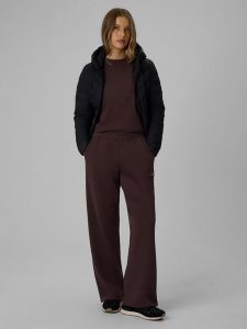 4F Spodnie dresowe z prostymi nogawkami damskie - brązowe XL. Brązowe spodnie dresowe 4f, xl, bez wzorów, z dresówki. Za 129,99 zł.