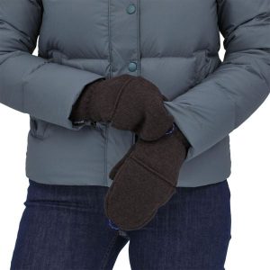 Rękawiczki polarowe Patagonia Better Sweater Gloves. Czarne rękawiczki Patagonia, bez wzorów, z polaru. Za 229,99 zł.