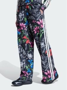 Adidas Spodnie dresowe 168791 Czarny Loose Fit. Czarne spodnie dresowe ADIDAS, s, bez wzorów, z dresówki. Za 349,99 zł.