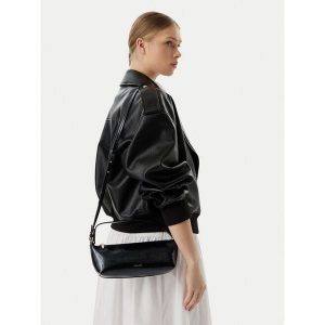 Torebka Calvin Klein. Czarne torebki klasyczne Calvin Klein, bez wzorów, bez dodatków. Za 449,99 zł.