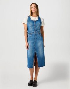 WRANGLER DAMSKA JEANSOWA SUKIENKA WRANGLER THE DRESS WRANGLER WRUGGED 112362611. Sukienki Wrangler, m, bez wzorów, z jeansu, bez kołnierzyka, bez ramiączek. Za 199,99 zł.