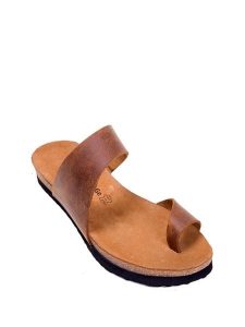 Comfortfusse Skórzane japonki w kolorze jasnobrązowym rozmiar: 41. Brązowe klapki Comfortfüße, bez wzorów, ze skóry, z otwartym noskiem, bez obcasa. Za 252,99 zł.