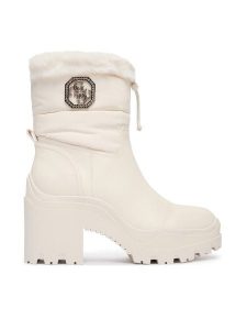 Guess Botki FLFYPP FAP10 Biały. Białe botki Guess, z aplikacjami, z materiału, bez obcasa, na słupku, bez zapięcia. Za 469,99 zł.