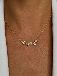 Les Favorites Pozłacany naszyjnik z elementem ozdobnym - dł. 45 cm rozmiar: onesize. Żółte naszyjniki Les Favorites, pozłacane. Za 108,99 zł.