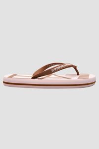 EA7 EMPORIO ARMANI Brązowe japonki. Brązowe klapki EA7 Emporio Armani, bez wzorów, bez obcasa. W wyprzedaży za 181,99 zł.