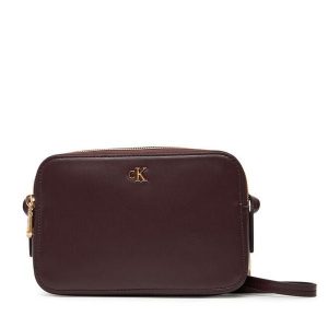 Torebka Calvin Klein. Czerwone listonoszki Calvin Klein, bez wzorów, bez dodatków. Za 269,99 zł.