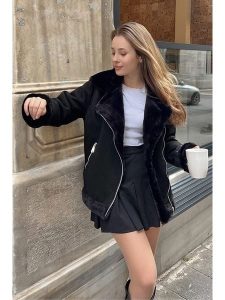 Bianco Lucci Kurtka przejściowa w kolorze czarnym rozmiar: 36. Czarne kurtki Bianco Lucci, bez wzorów, z tkaniny, bez kaptura. Za 173,99 zł.