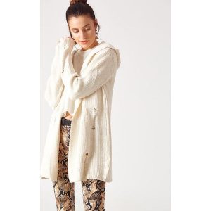 Kardigan w kolorze beżowym. Długie swetry marki Robin. W wyprzedaży za 189,95 zł.