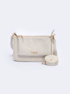 Torebka damska multibag o strukturze krokodyla kremowa Uteri 102. Białe torebki klasyczne Big Star, bez wzorów, ze skóry ekologicznej, na ramię, bez dodatków. W wyprzedaży za 159,99 zł.