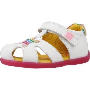 Sandały AGATHA RUIZ DE LA PRADA 242900A Biały. Białe buty trekkingowe Agatha Ruiz de la Prada, bez wzorów, ze skóry, bez obcasa, bez zapięcia. Za 160,99 zł.