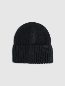 4F Czapka zimowa damska - czarna M. Czarne czapki 4f, bez wzorów, klasyczne. Za 49,99 zł.